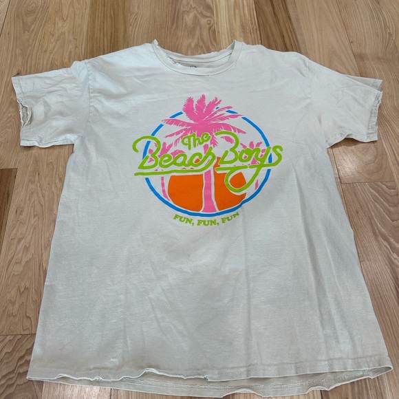 LIVY LU - BEACH BOYS - Oversized Unisex Medium Tee T6 - Picture 1 of 3